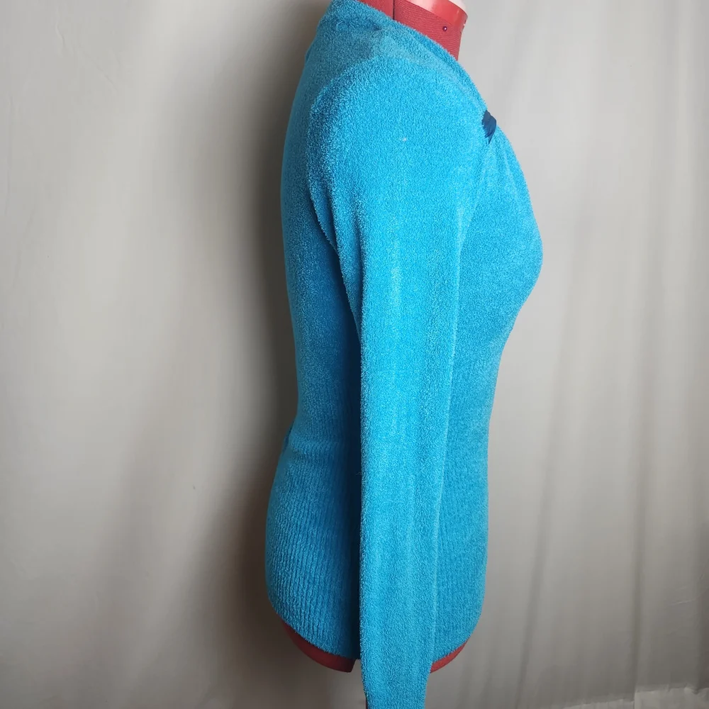 Vibrant Turquoise Long Sleeve V-neck Sweater - Picture 3 of 9